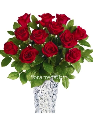Bouquet di rose rosse confezionato.